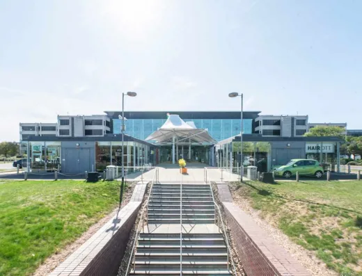 1000 Lakeside Building