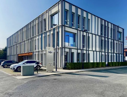 Le Neo Business Pole