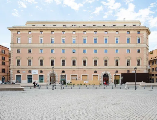 Piazza San Silvestro 8