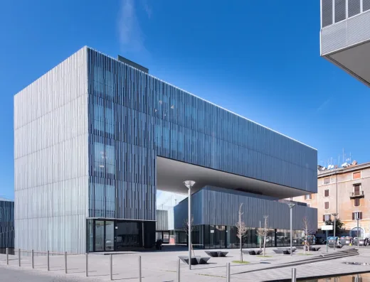 Piazza Carlo Magno 21