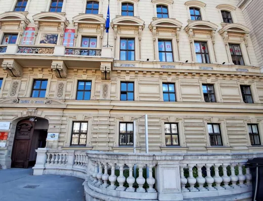 Schwarzenbergplatz 2